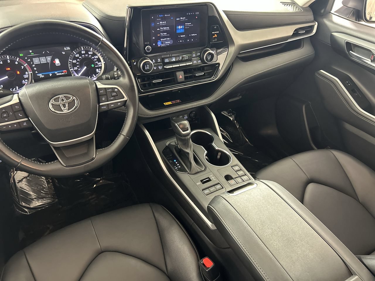 Used 2025 Toyota Highlander XLE AWD/4WD image 24