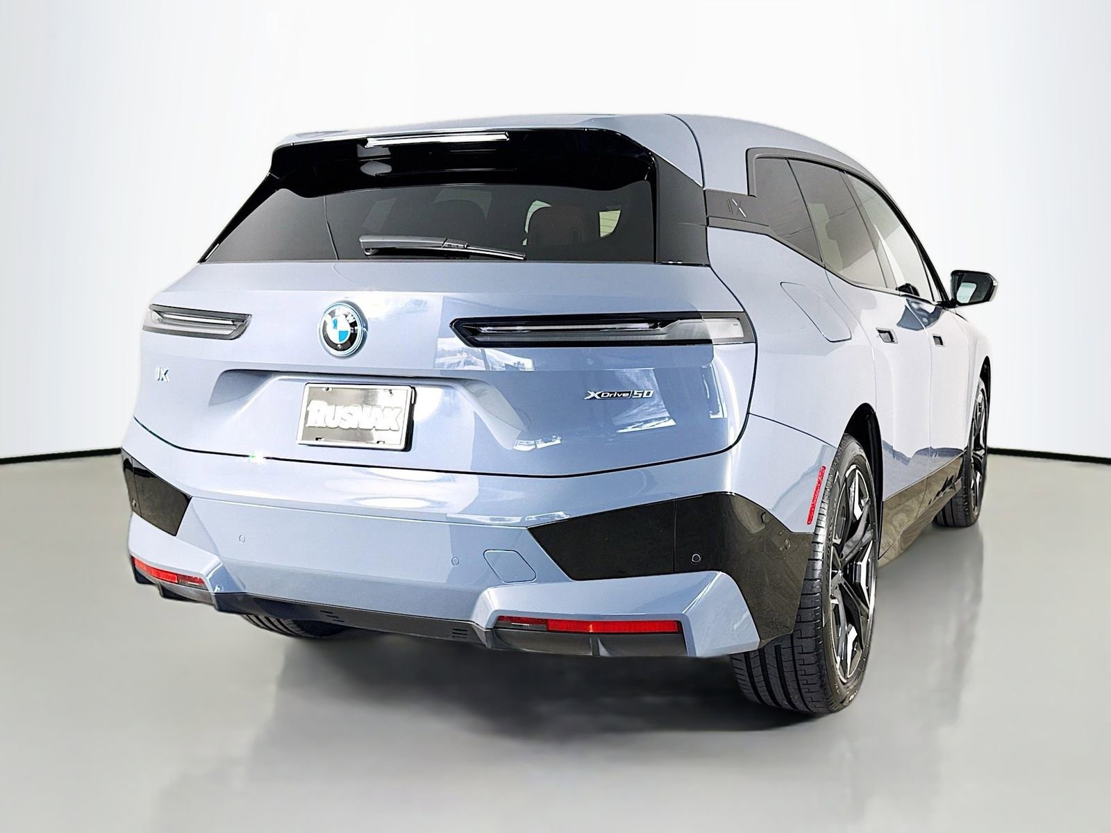 Used 2023 BMW iX xDrive50 w/ Sport Package image 7