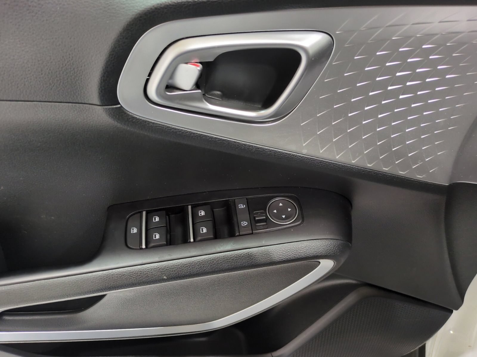 Certified 2023 Kia Soul LX FWD image 16