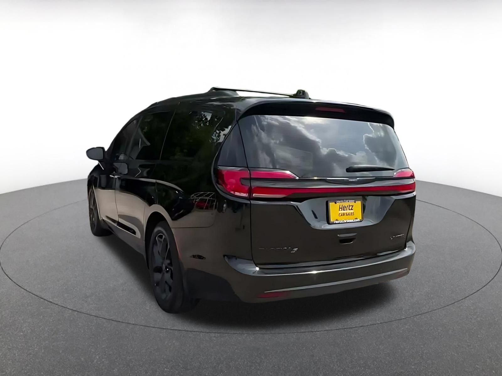 Used 2025 Chrysler Pacifica Limited FWD image 11