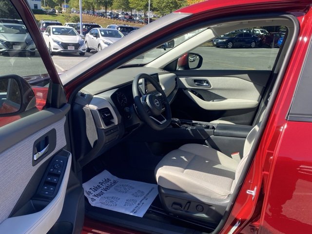 Used 2023 Nissan Rogue SV image 15