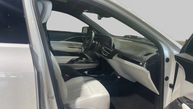 Used 2024 Cadillac Lyriq Luxury RWD image 19
