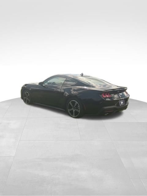 Used 2025 Ford Mustang Premium image 5