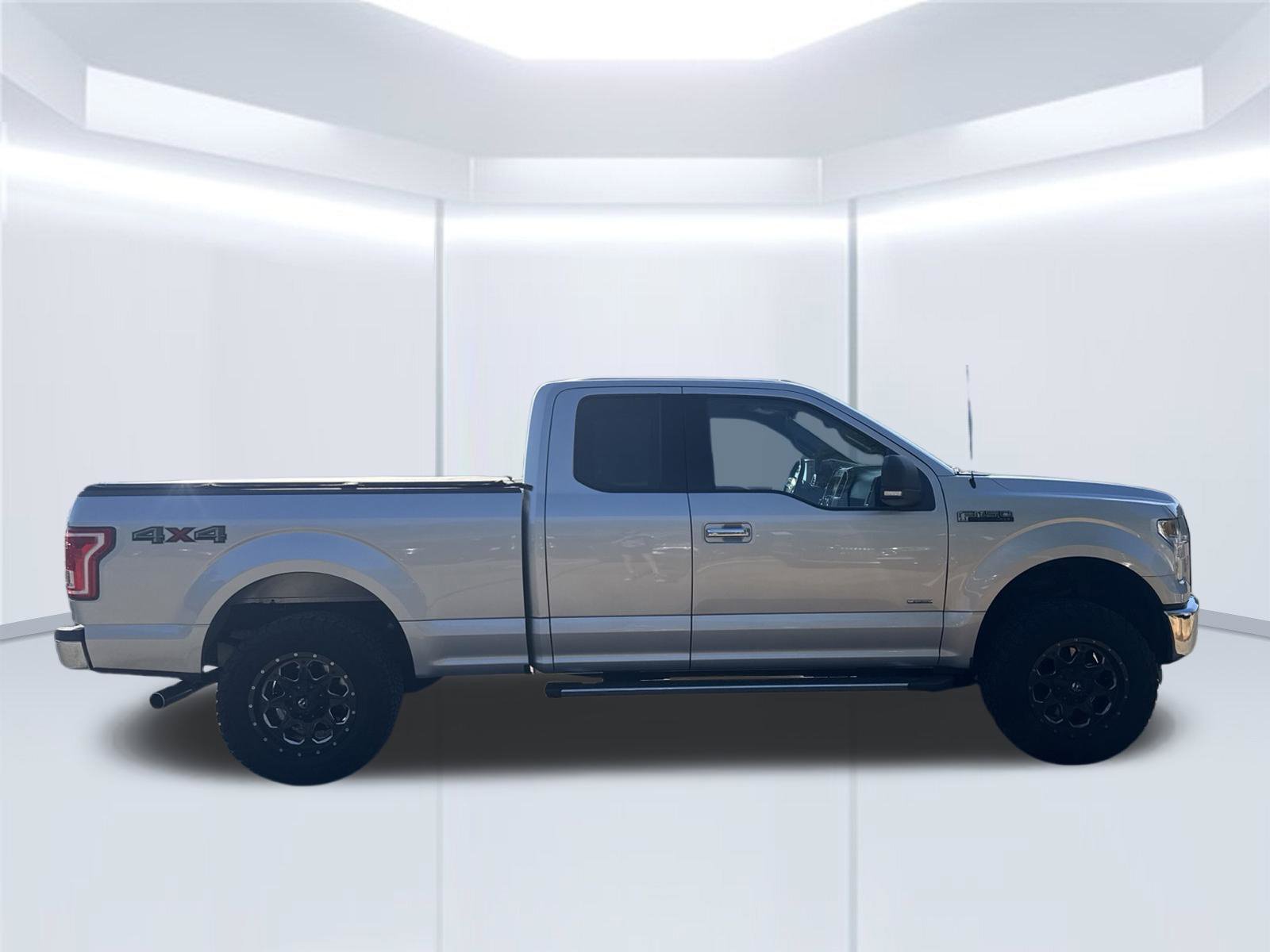 Used 2015 Ford F150 XLT w/ Equipment Group 302A Luxury AWD/4WD image 3