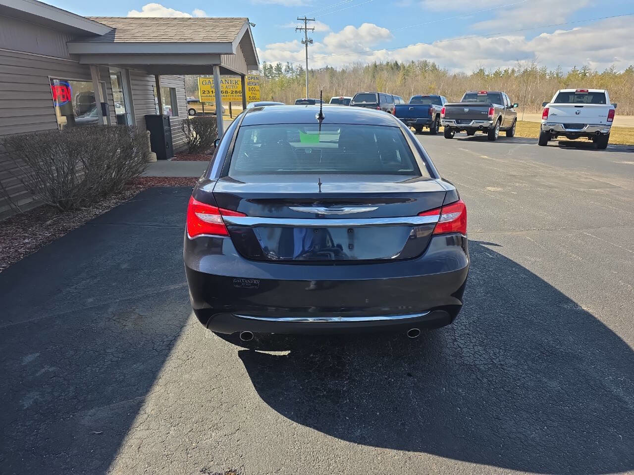 Used 2011 Chrysler 200 Touring FWD image 7