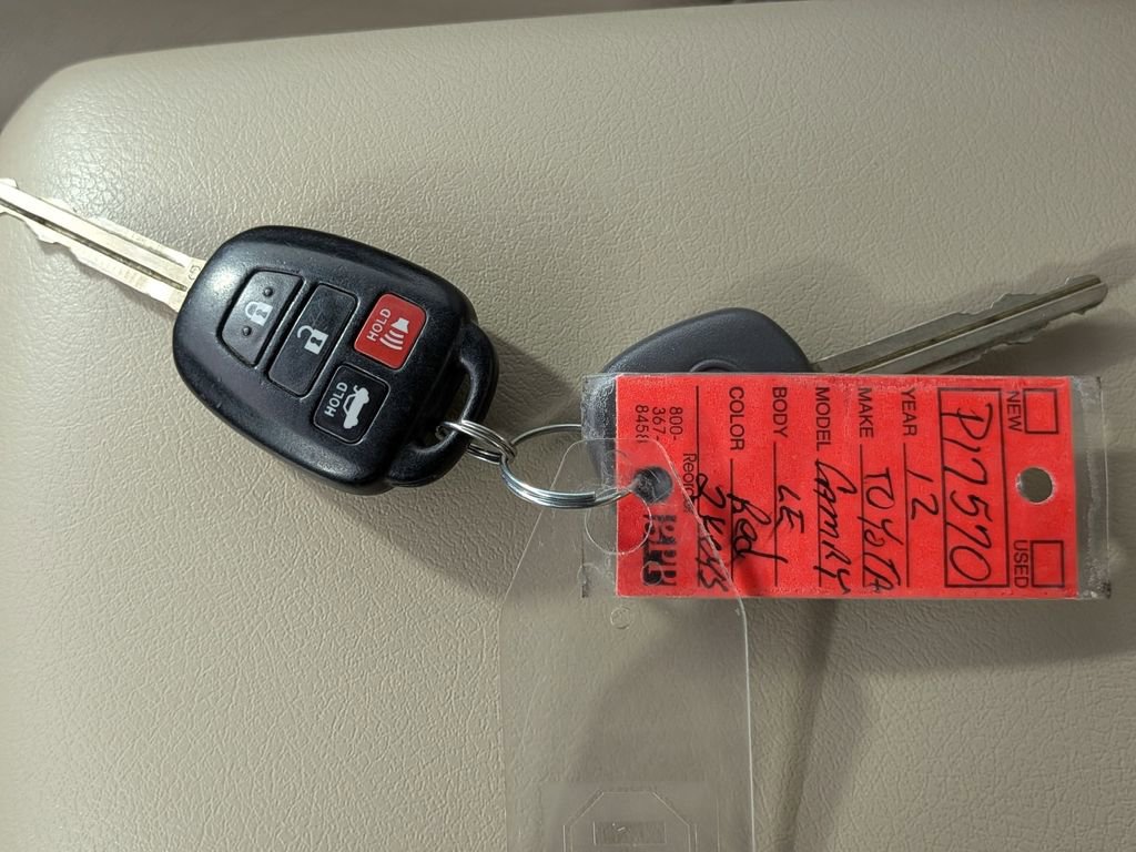 Used 2012 Toyota Camry LE FWD image 29