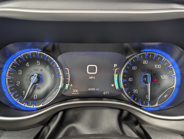 Used 2024 Chrysler Pacifica Touring-L FWD image 24