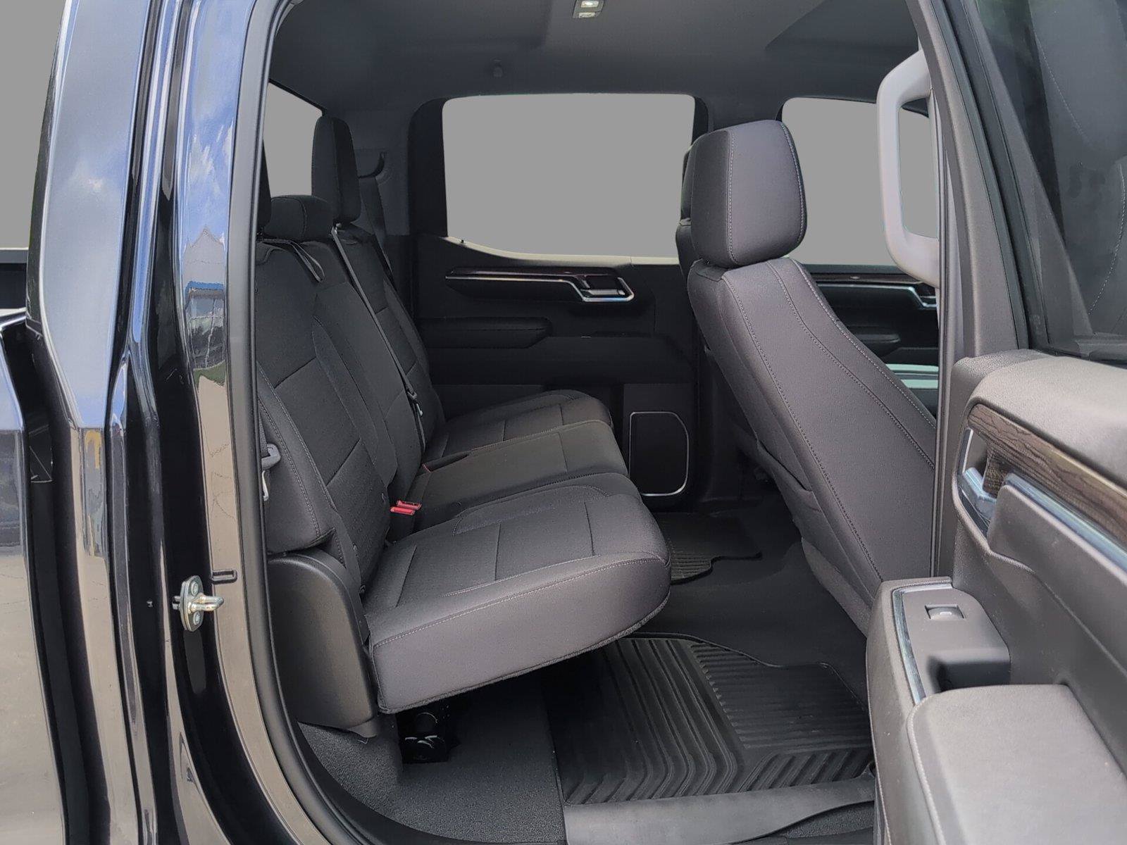 Used 2023 Chevrolet Silverado 1500 LT AWD/4WD image 19