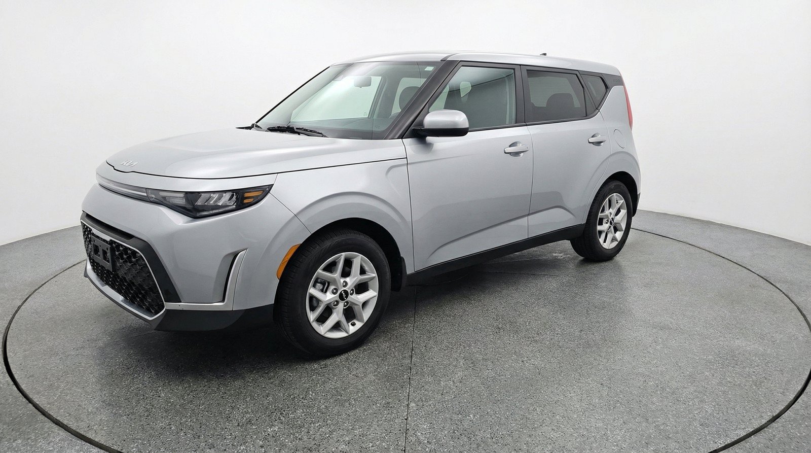 Used 2025 Kia Soul LX w/ LX Technology Package FWD image 3
