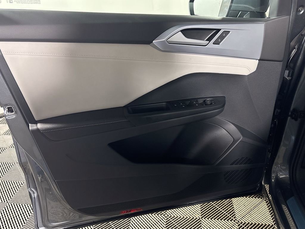 New 2025 Volkswagen Taos SE image 10