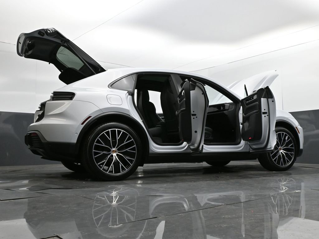Used 2024 Porsche Macan 4 Electric w/ Premium Package image 38