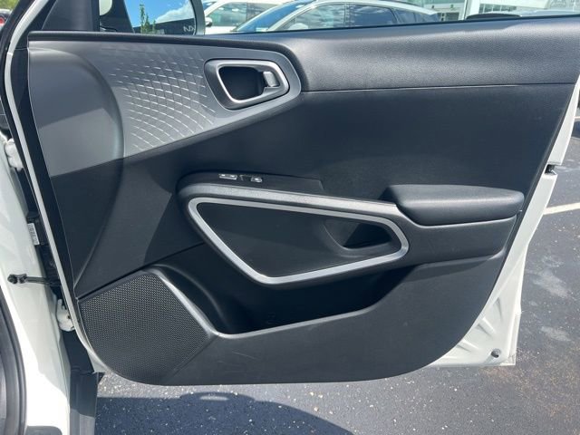 Certified 2025 Kia Soul LX w/ LX Technology Package FWD image 28