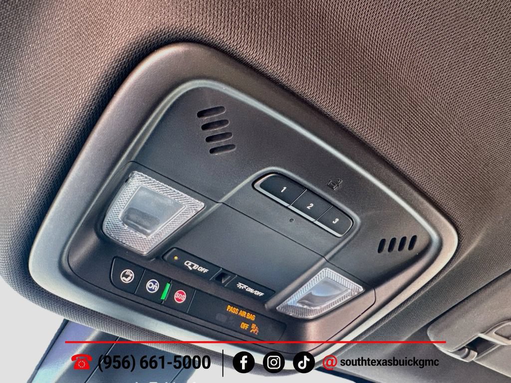 Used 2023 Chevrolet Traverse RS FWD image 21