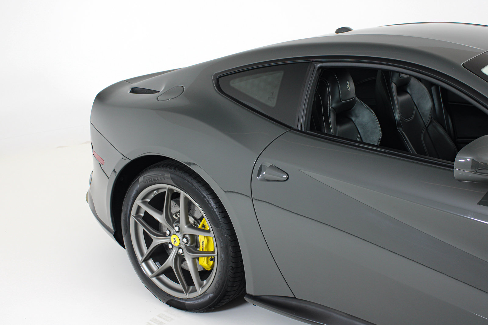 Used 2015 Ferrari F12 Berlinetta RWD image 12