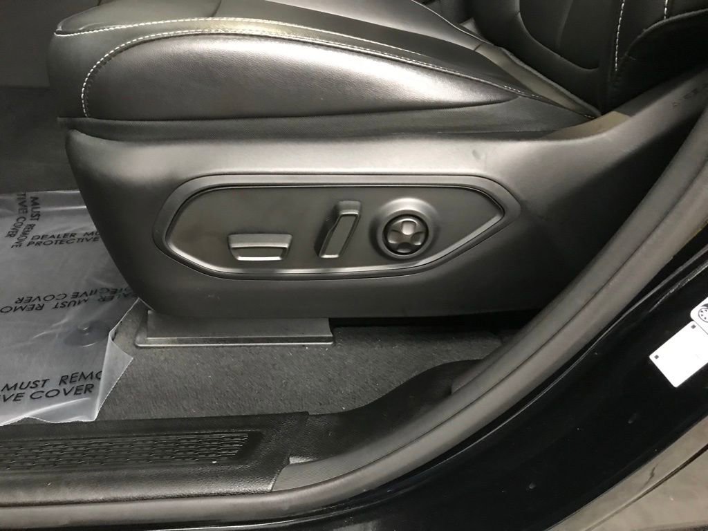 Used 2025 Jeep Grand Cherokee Limited image 13