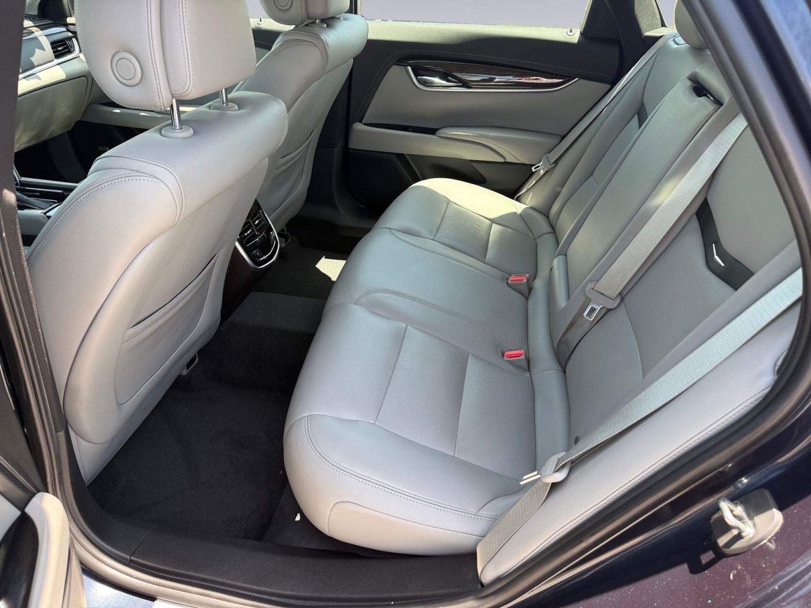 Used 2014 Cadillac XTS Luxury w/ Driver Awareness Package FWD image 17