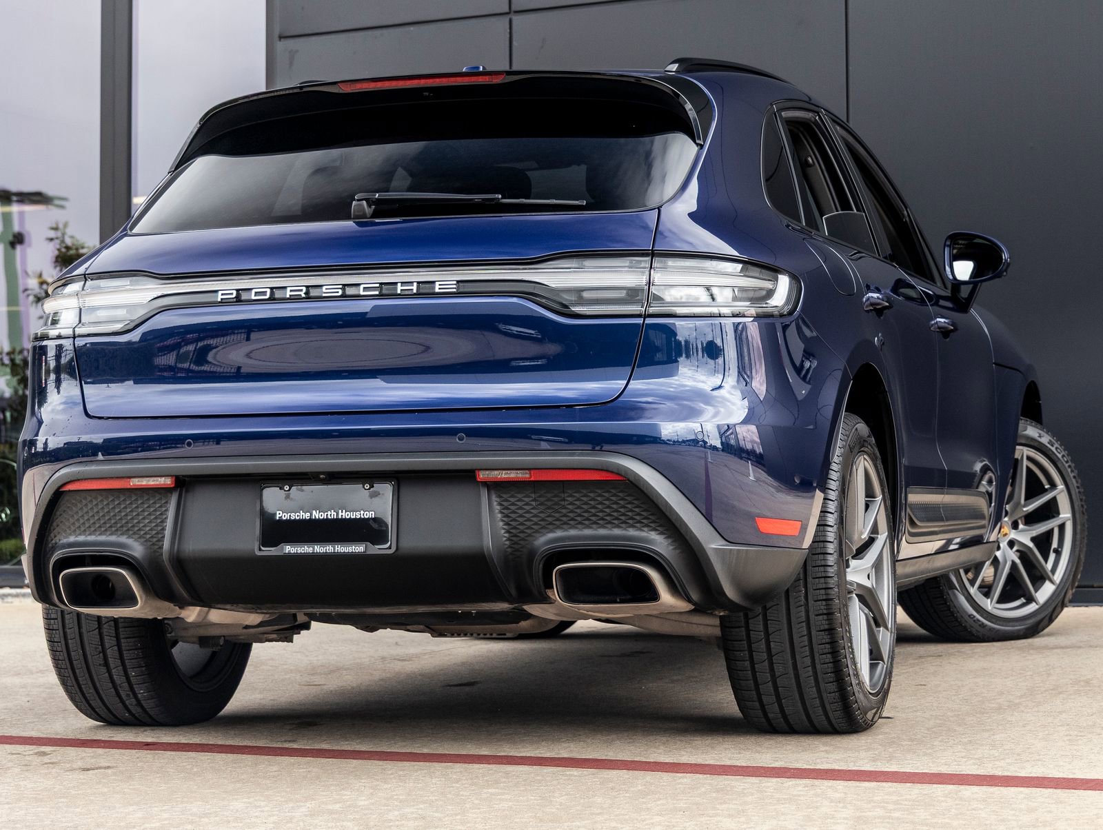 Certified 2025 Porsche Macan image 11