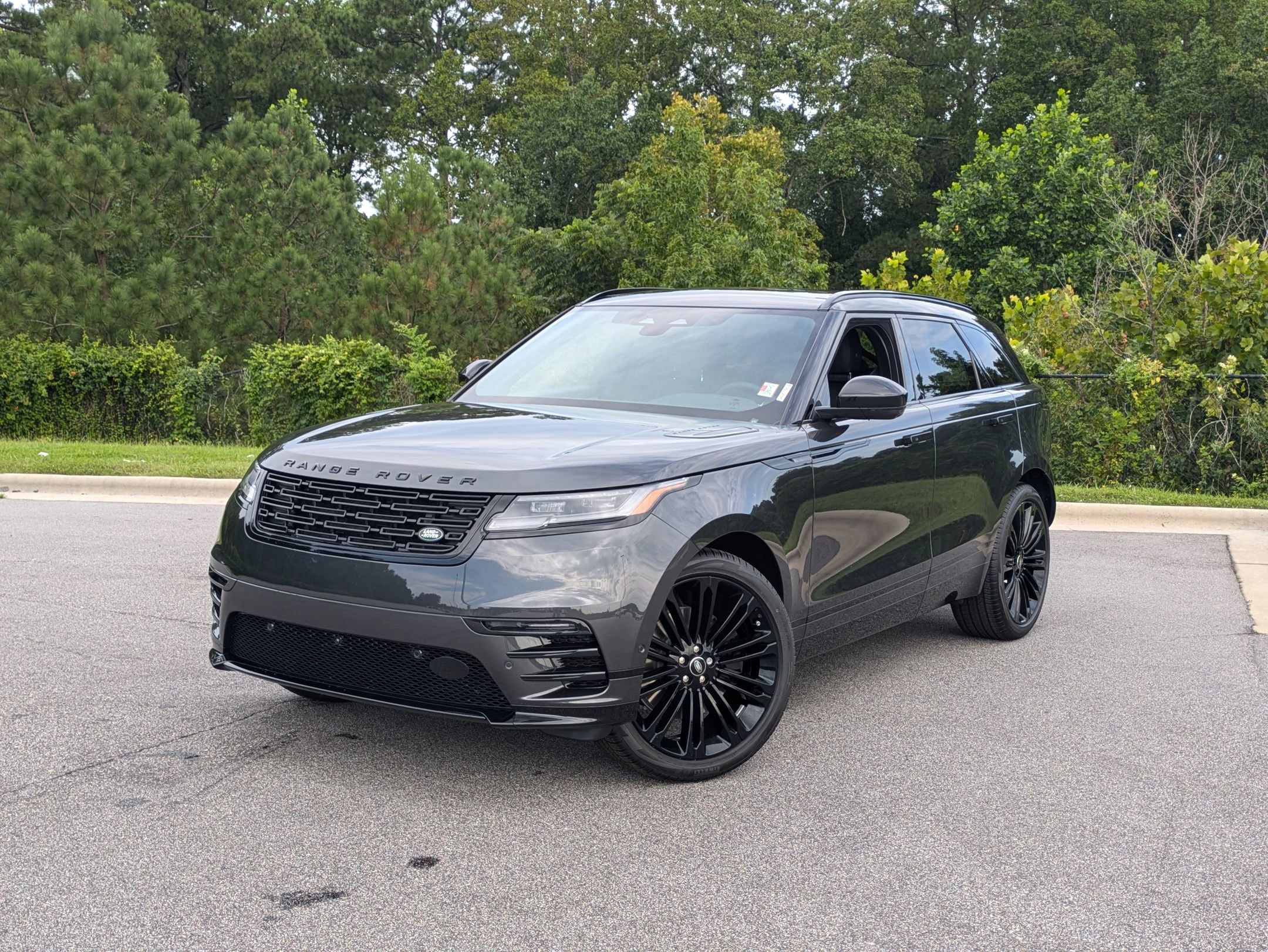 New 2026 Land Rover Range Rover Velar Dynamic SE image 1
