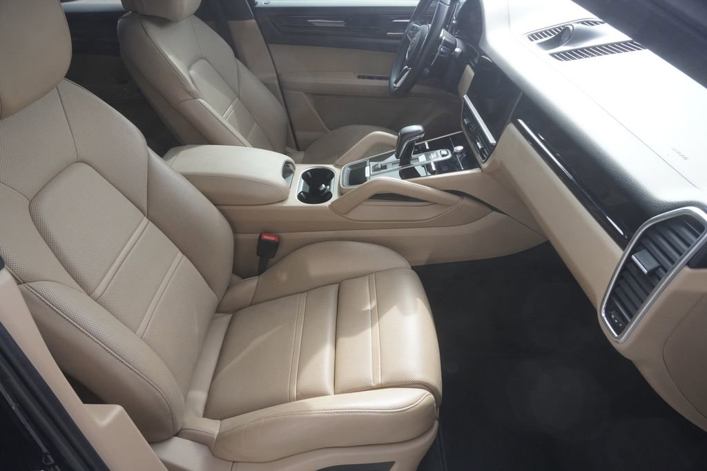 Used 2022 Porsche Cayenne Coupe image 23