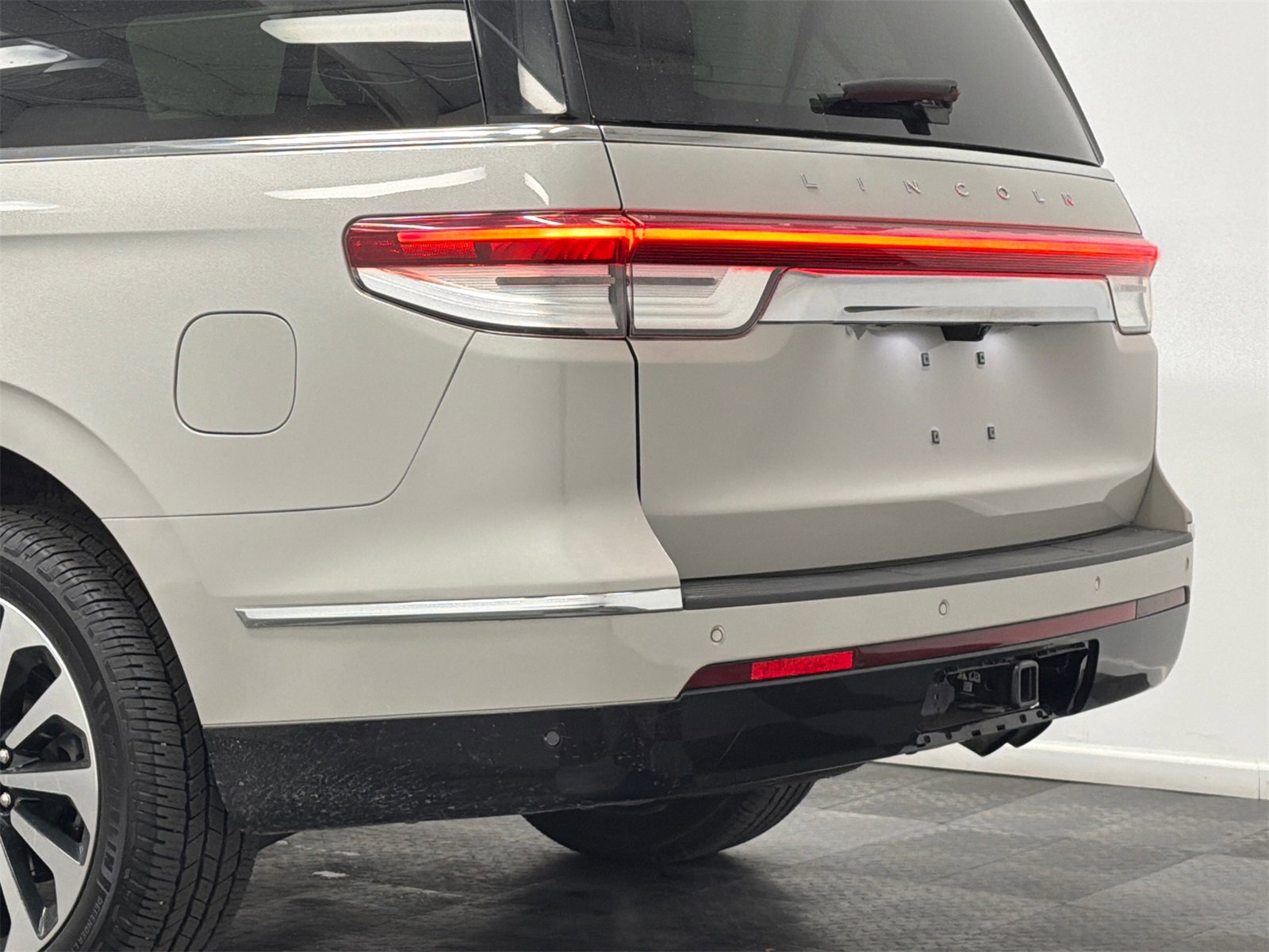 Used 2022 Lincoln Navigator L Reserve w/ Equipment Group 201A image 7