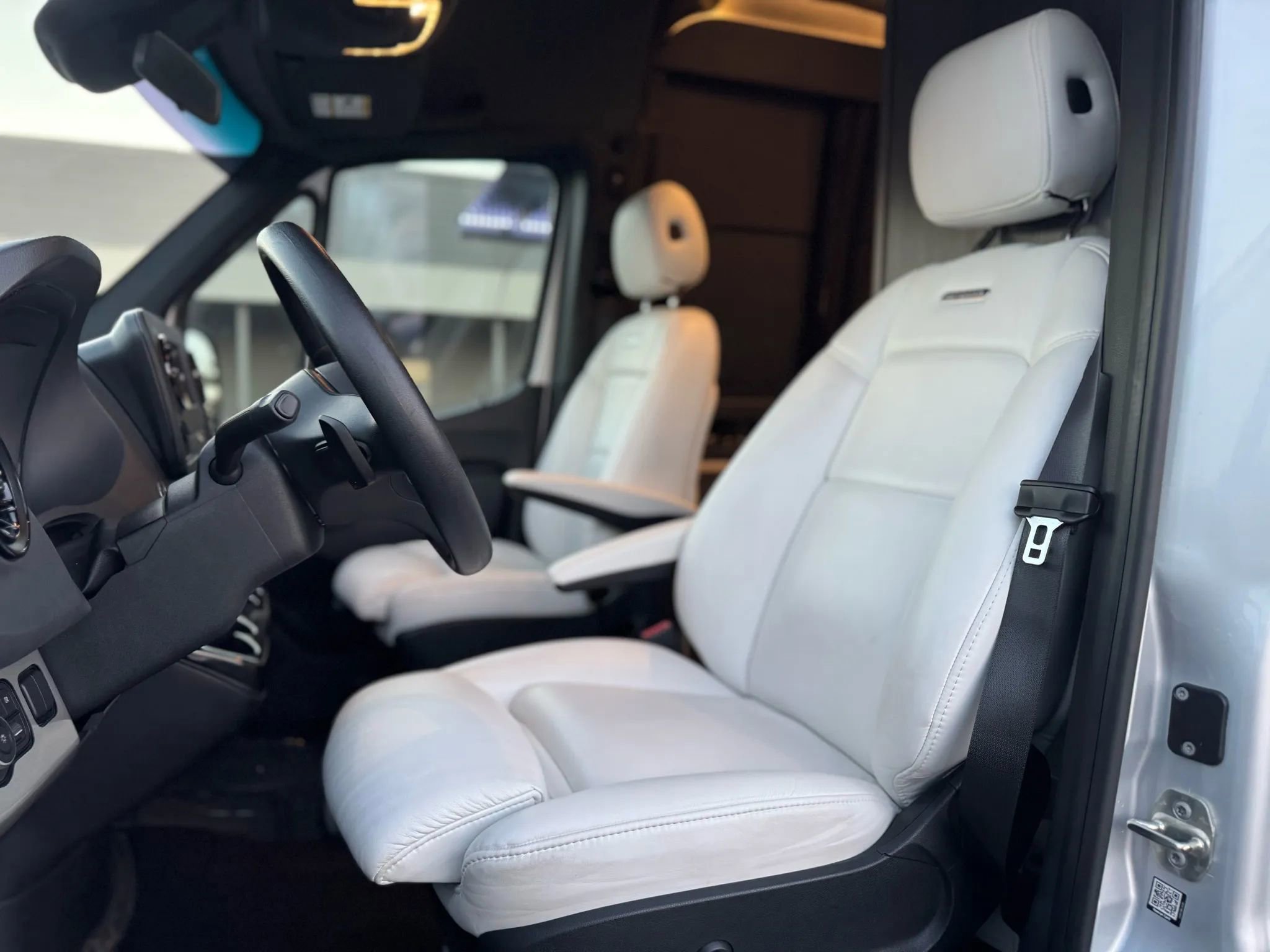 Used 2021 Mercedes-Benz Sprinter 2500 w/ Windows All Around Package image 13