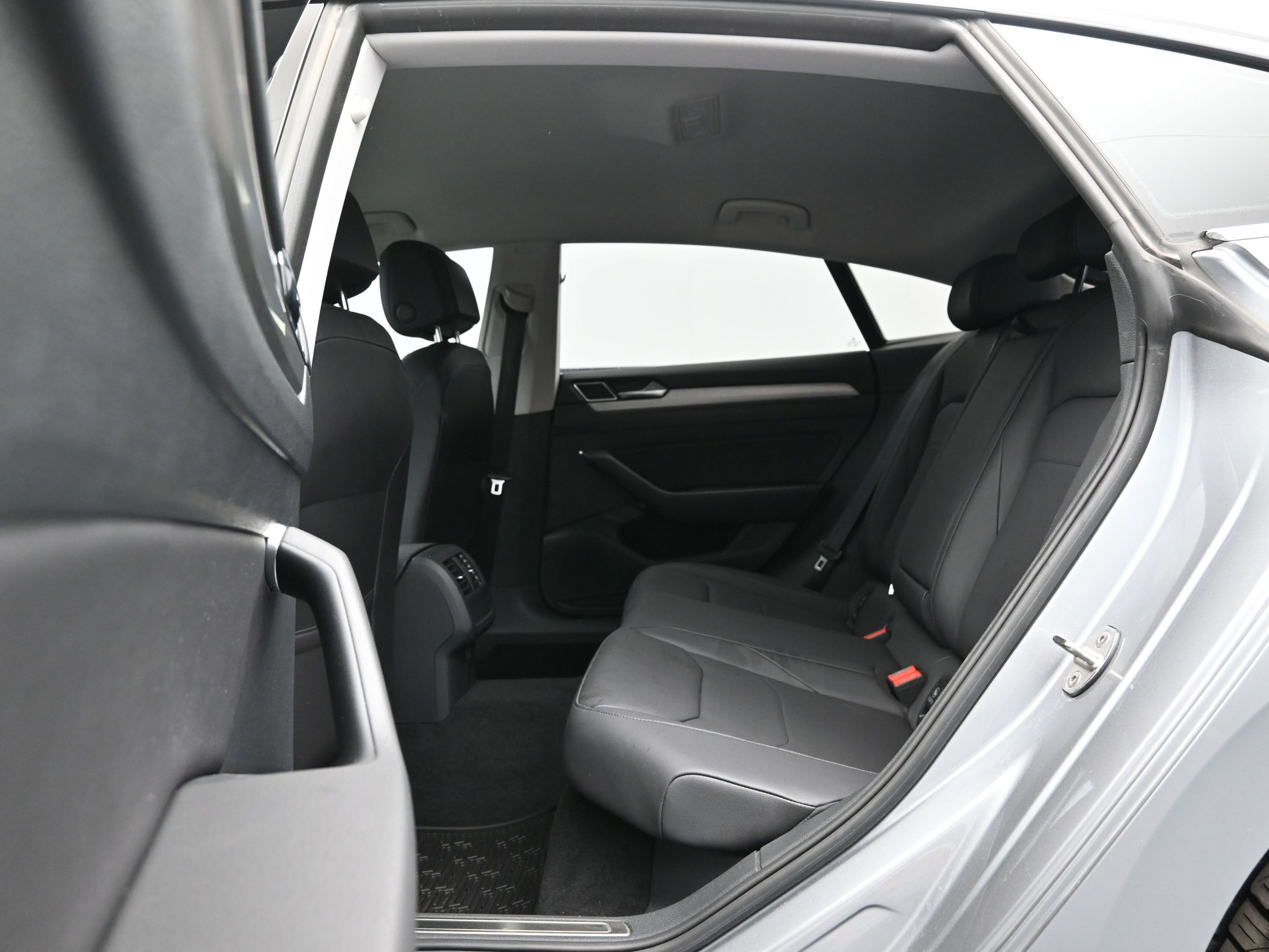 Used 2019 Volkswagen Arteon SE image 11