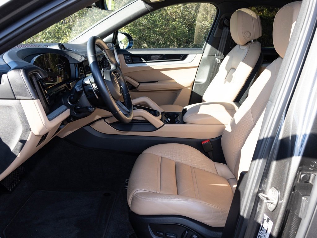 Used 2024 Porsche Cayenne Coupe image 23