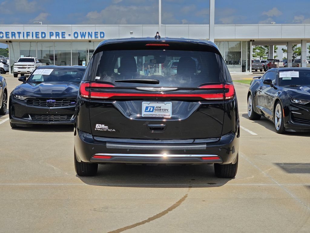 Used 2024 Chrysler Pacifica Touring FWD image 6