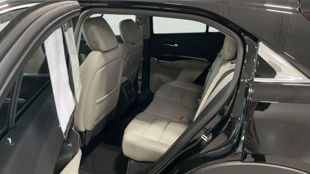 Used 2023 Cadillac XT4 Luxury w/ Cold Weather Package AWD/4WD image 13