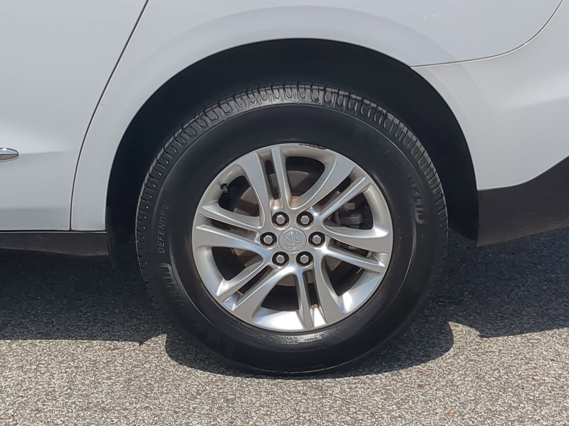 Used 2019 Buick Enclave Essence FWD image 10