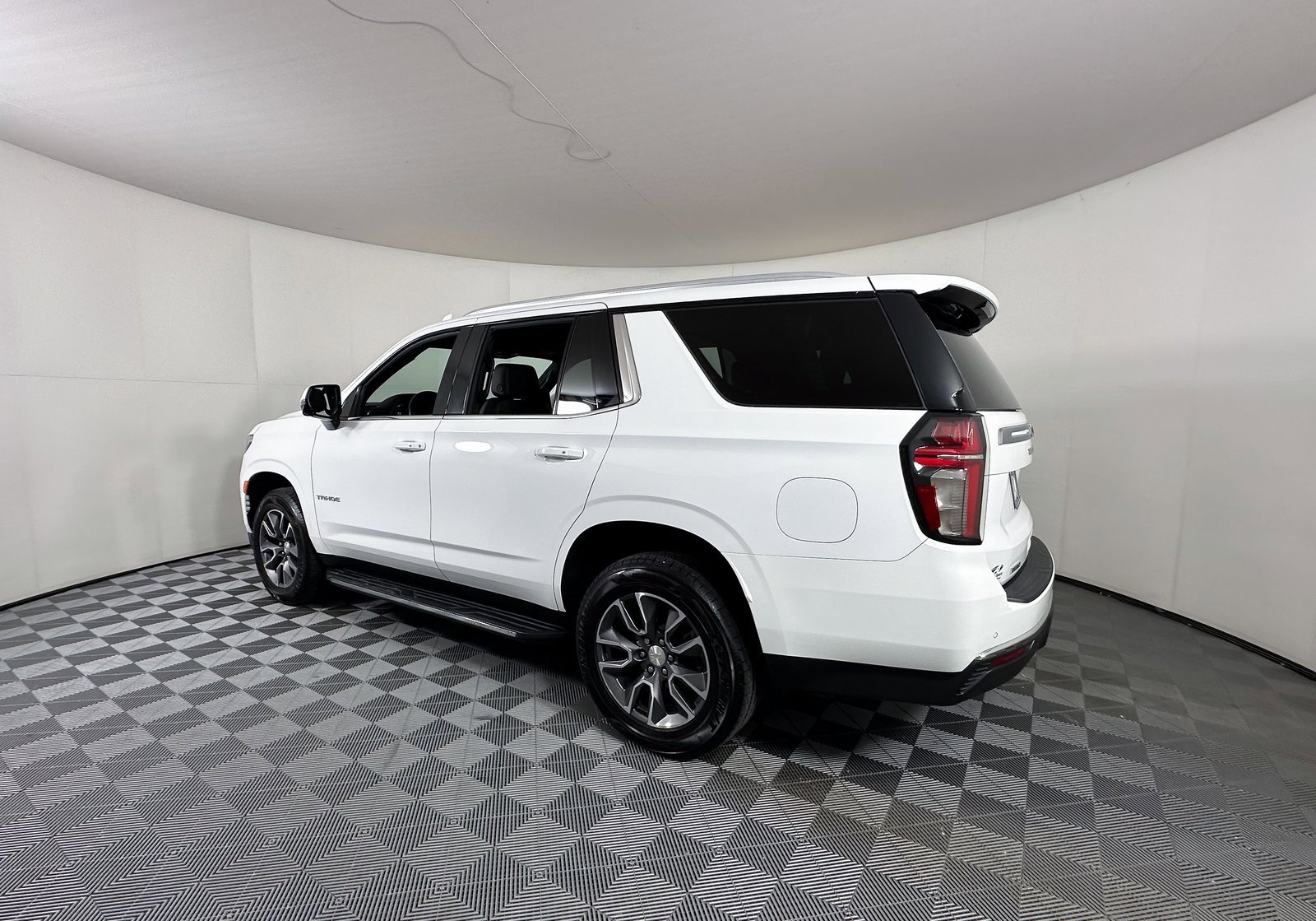 Used 2022 Chevrolet Tahoe LT w/ Luxury Package image 3