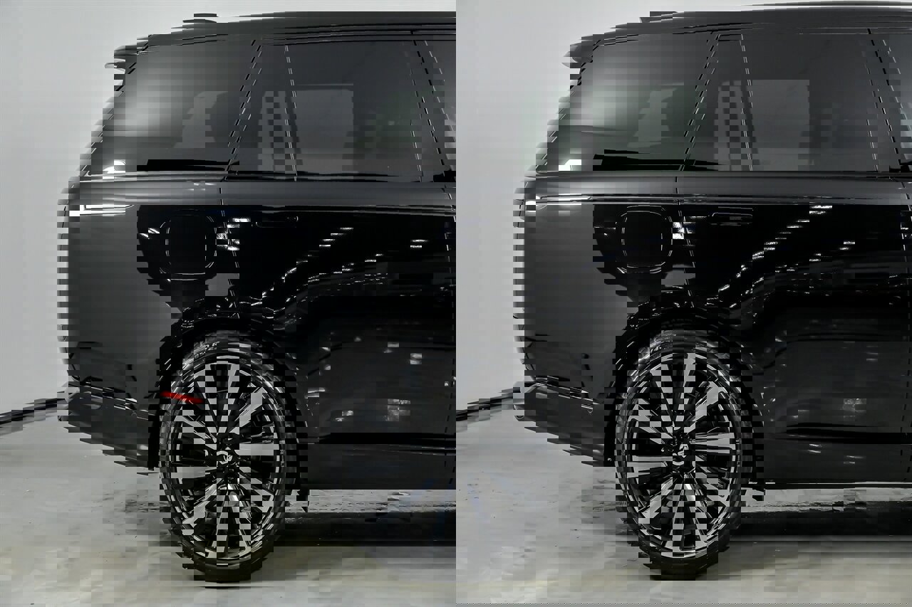 Used 2023 Land Rover Range Rover SV image 13