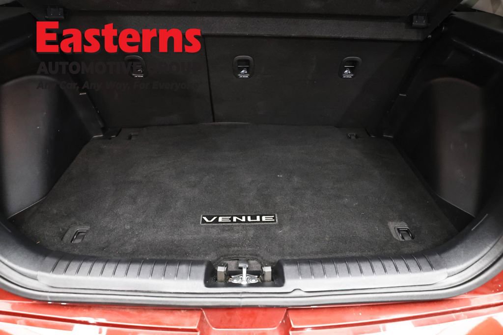 Used 2024 Hyundai Venue Limited image 9