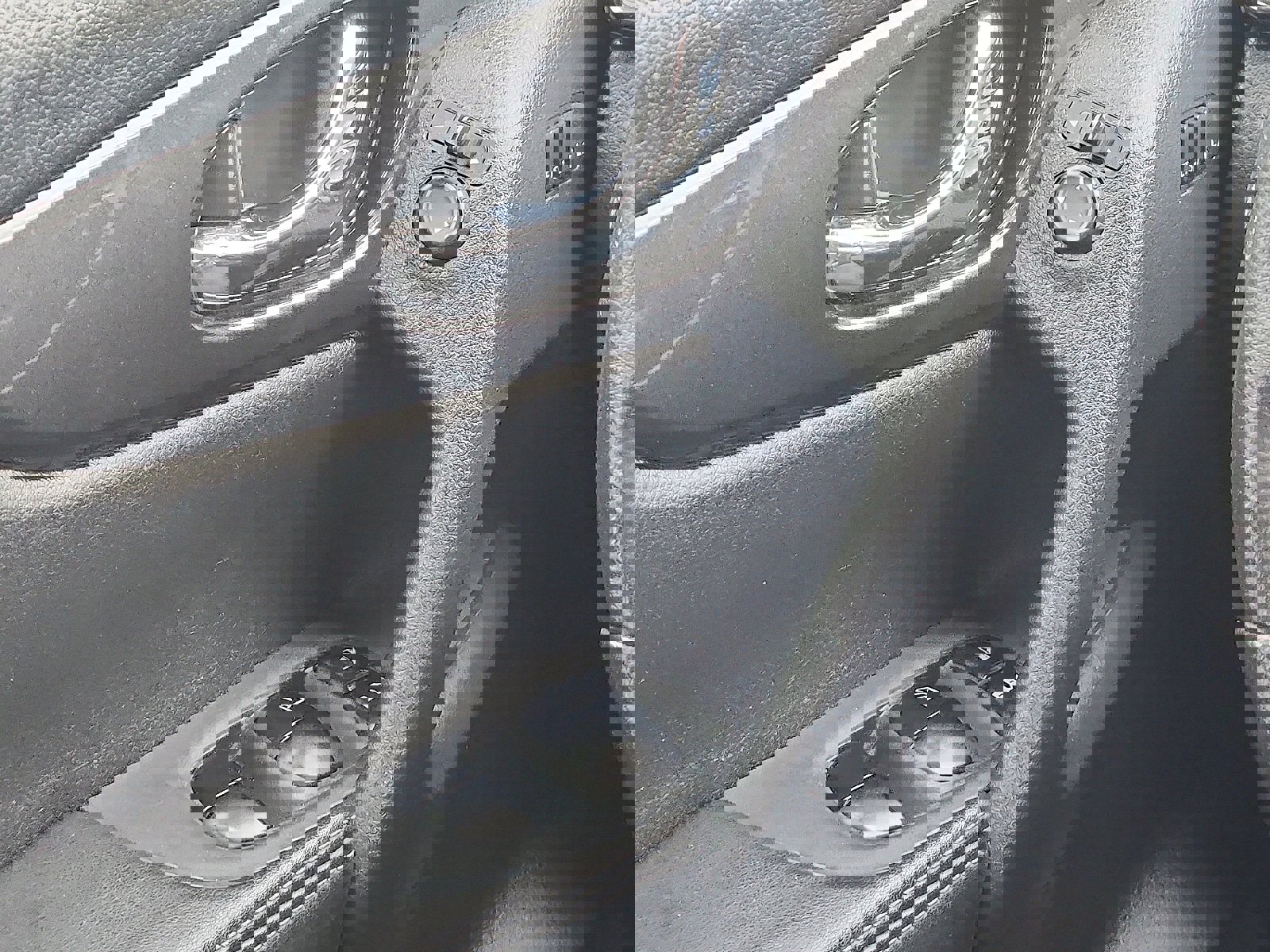 Used 2018 Nissan Rogue SV w/ Premium Package image 12