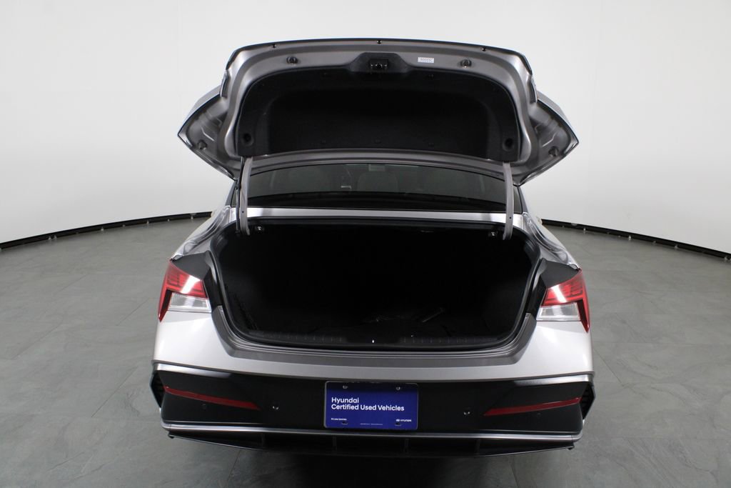 Certified 2024 Hyundai Elantra Limited FWD image 17