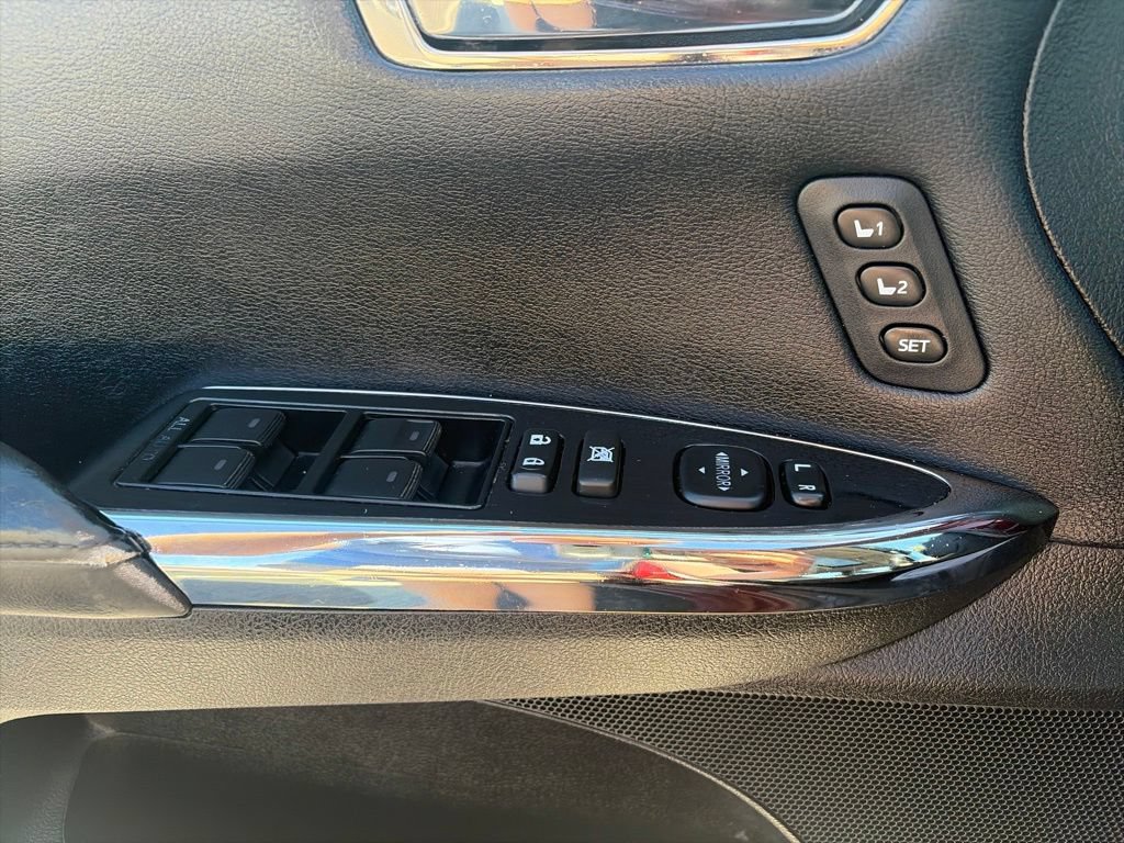 Used 2015 Toyota Avalon Limited w/ Technology Package FWD image 14