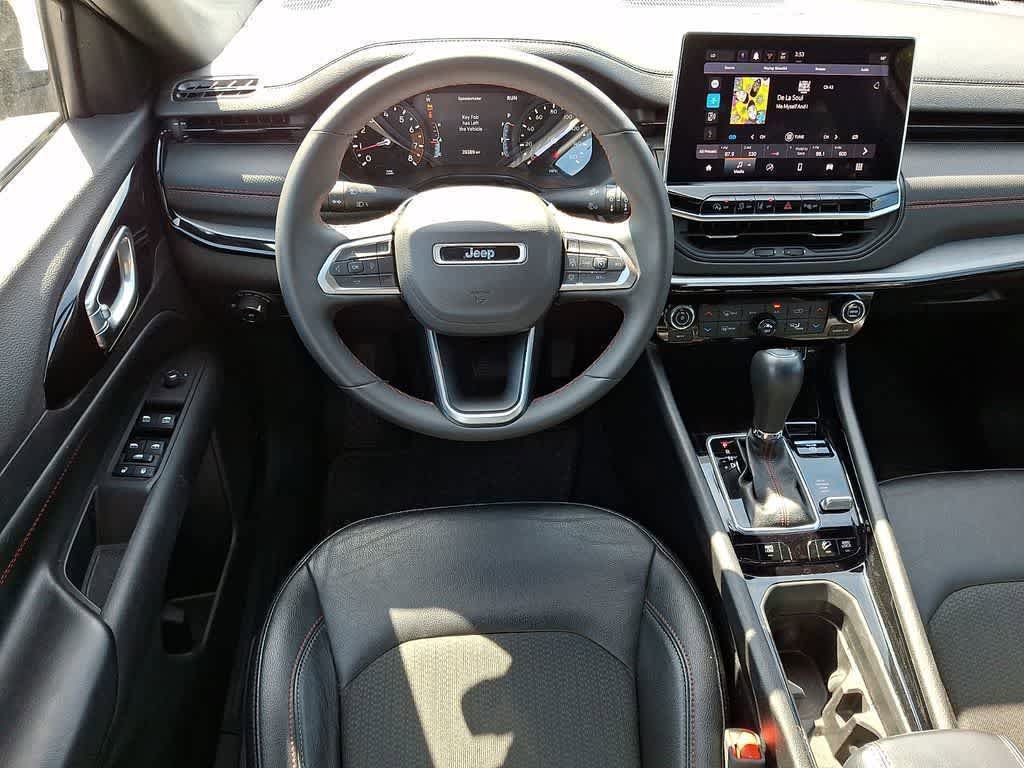 Used 2025 Jeep Compass Trailhawk AWD/4WD image 10