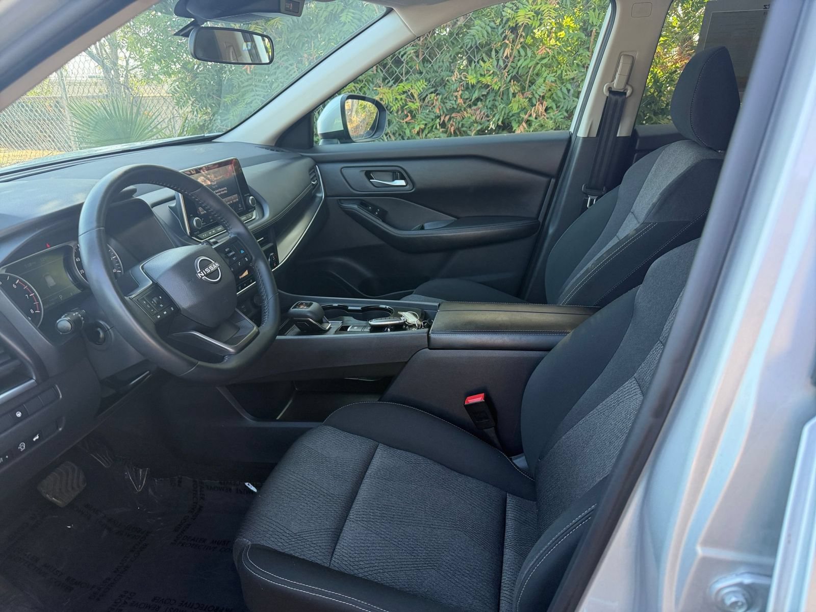 Used 2025 Nissan Rogue SV FWD image 29