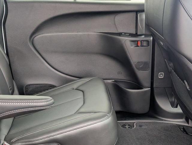 New 2027 Chrysler Pacifica Select FWD image 29