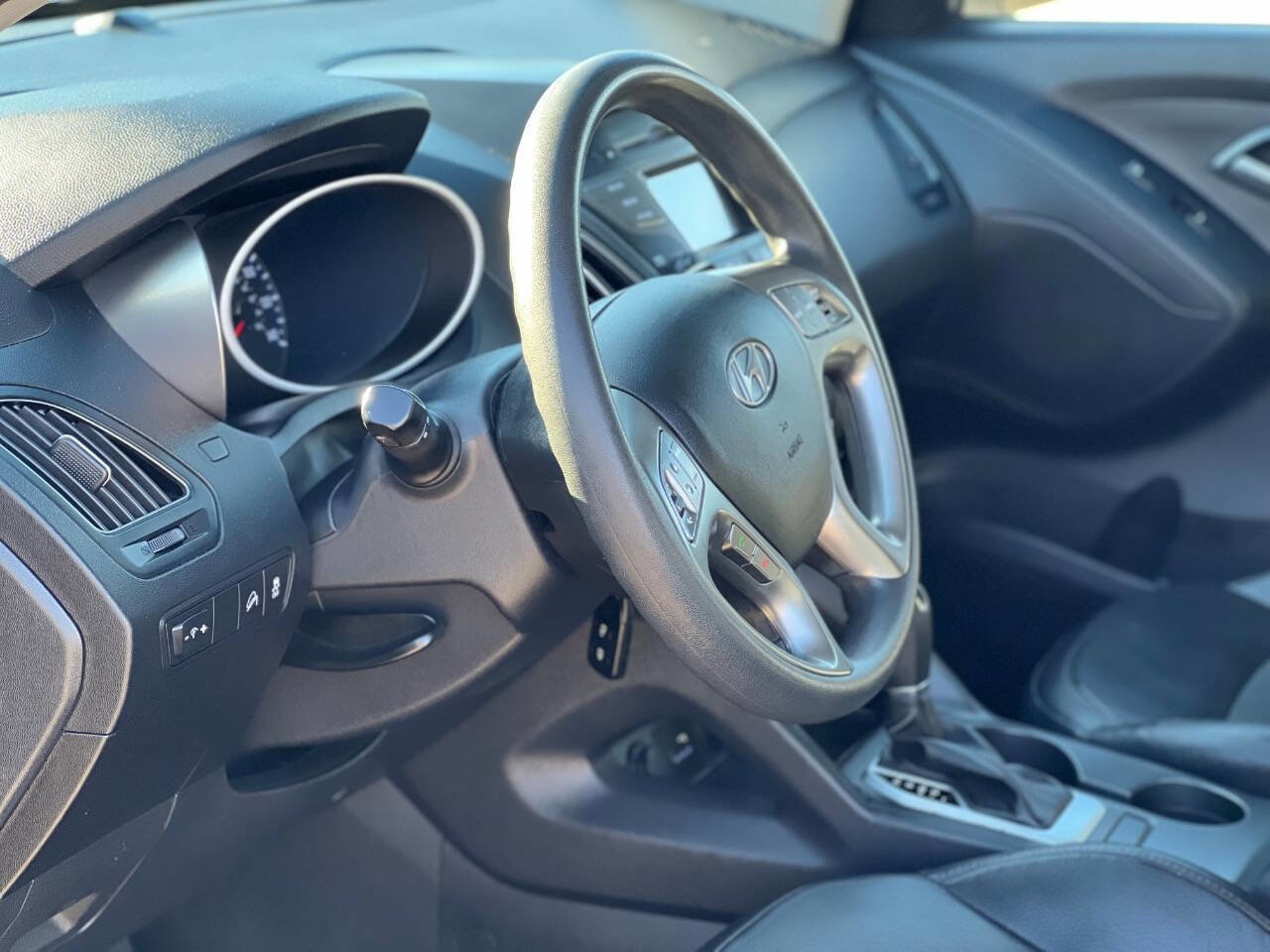 Used 2015 Hyundai Tucson GLS w/ Option Group 02 FWD image 16