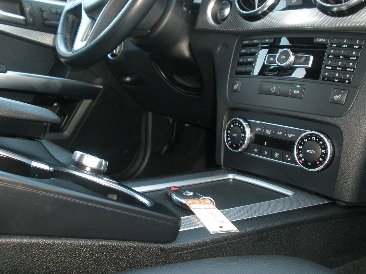 Used 2015 Mercedes-Benz GLK 350 4MATIC image 32