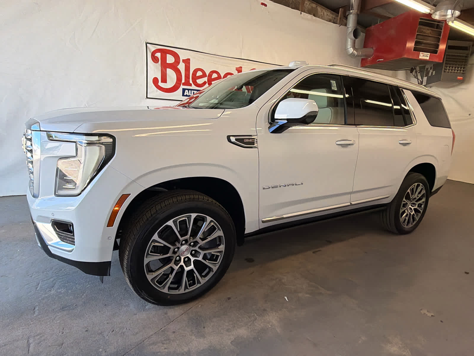 New 2026 GMC Yukon Denali w/ Denali Reserve Package AWD/4WD image 2