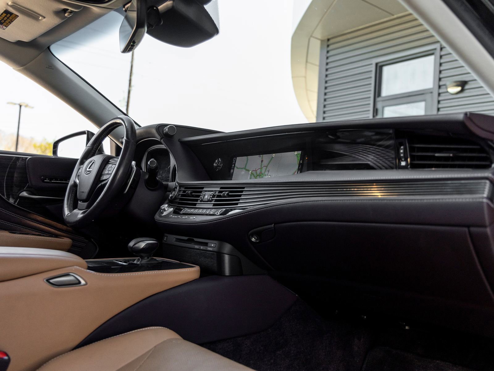 Used 2019 Lexus LS 500 w/ Accessory Package (Z2) image 43