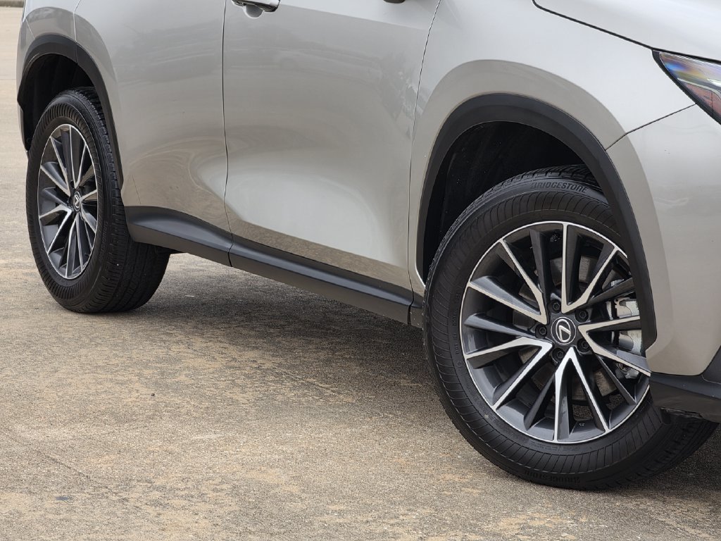 Used 2024 Lexus NX 250 FWD w/ Cold Area Package image 11