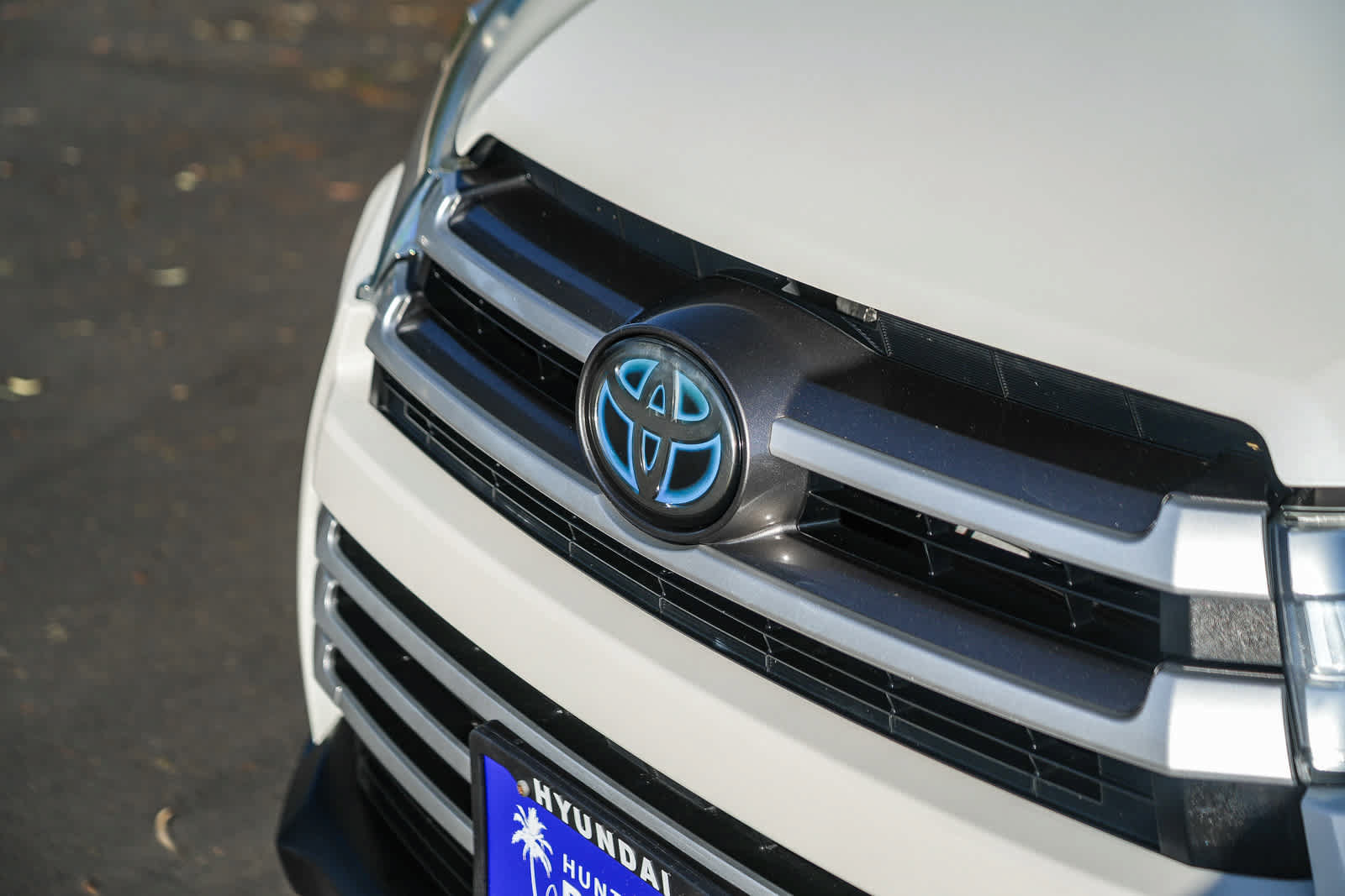 Used 2019 Toyota Highlander XLE w/ Carpet Mat Package (TMS) AWD/4WD image 3