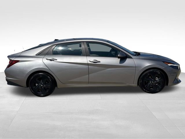 Used 2023 Hyundai Elantra SEL image 11