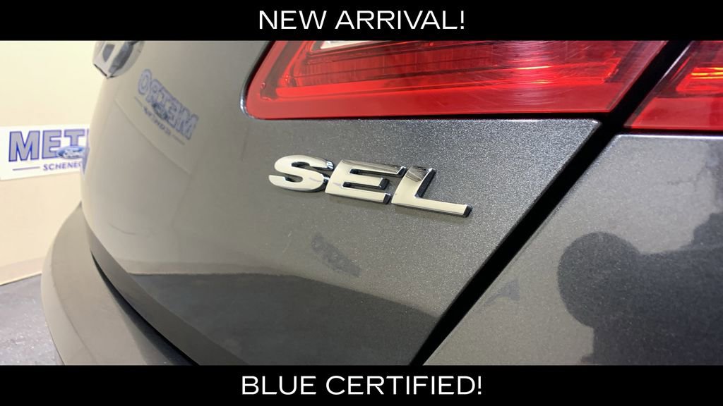 Used 2017 Ford Taurus SEL image 16