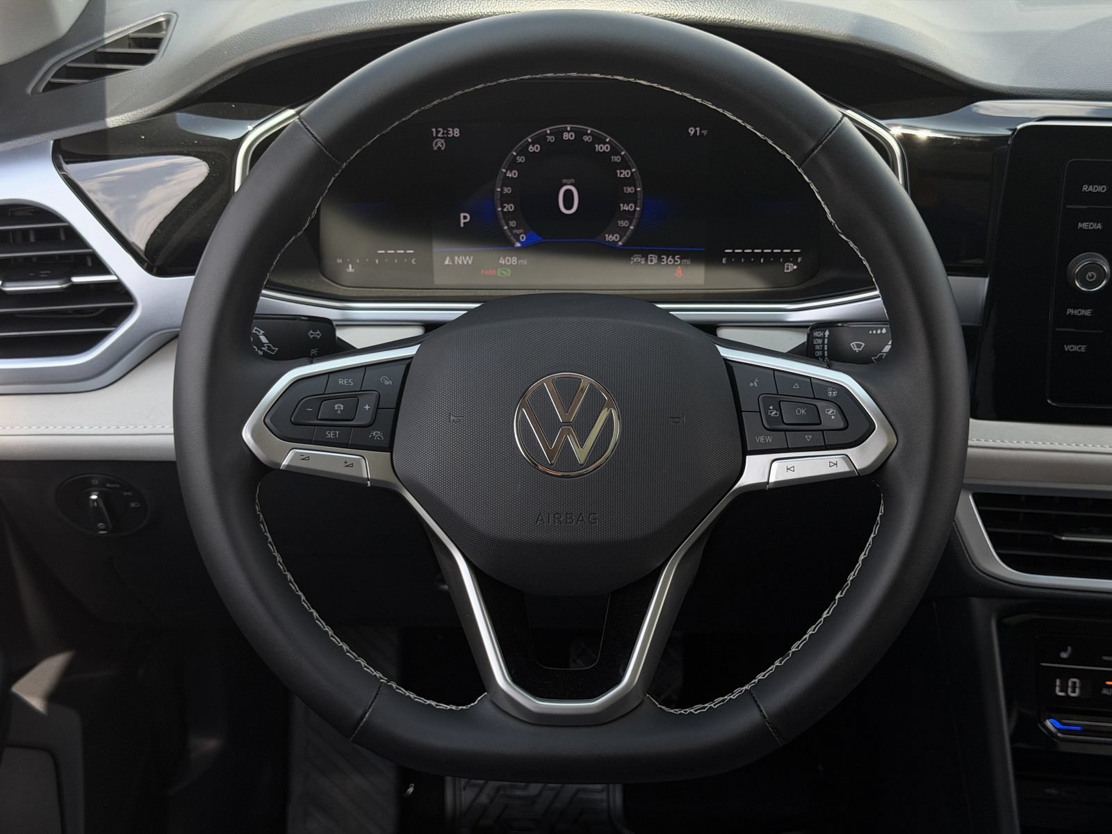 New 2026 Volkswagen Taos SE FWD image 13