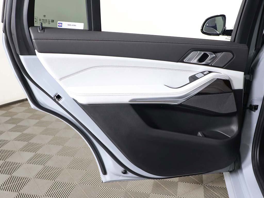 Used 2024 BMW X7 xDrive40i w/ Executive Package image 29