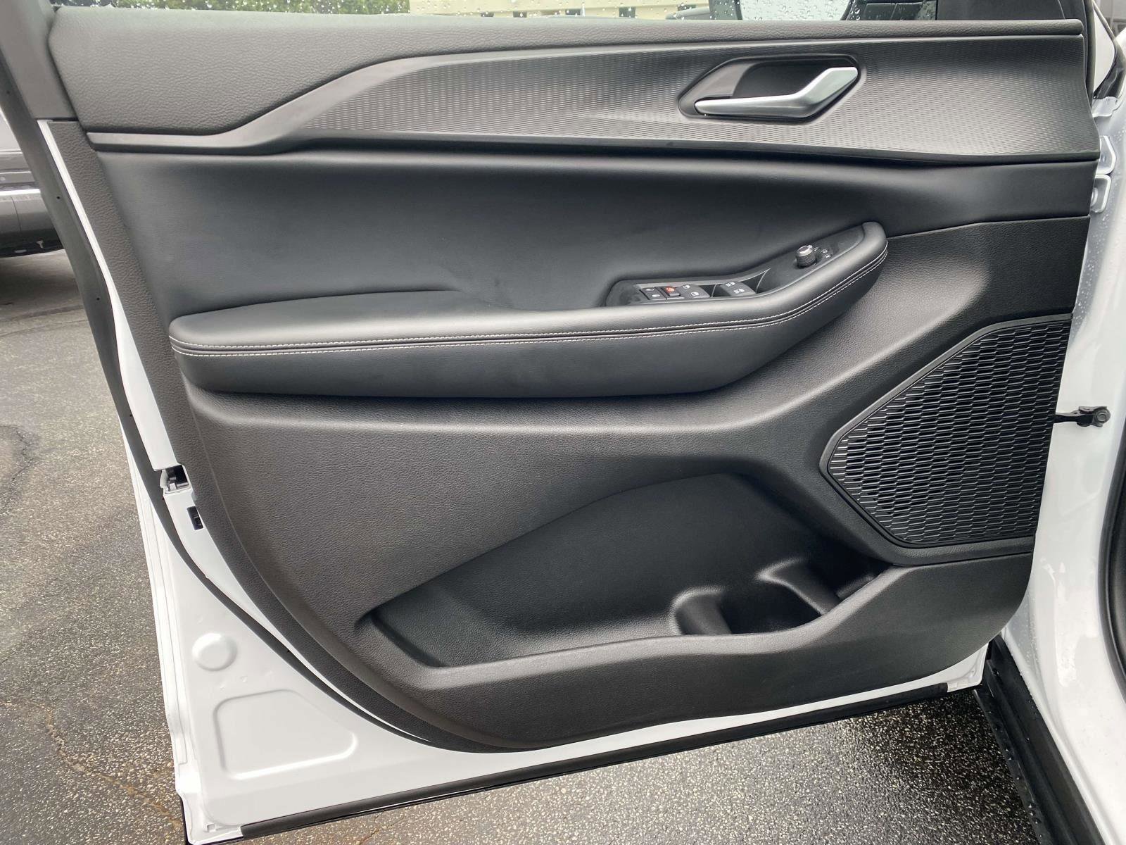 Certified 2024 Jeep Grand Cherokee Laredo image 16